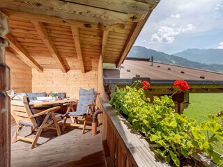 Balkon mit überdachter Sitzecke