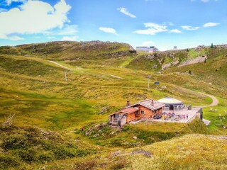 Kashütte von oben mit Leuten