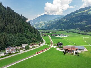 Aus der Vogelperspektive mit Blick Richtung Aschau