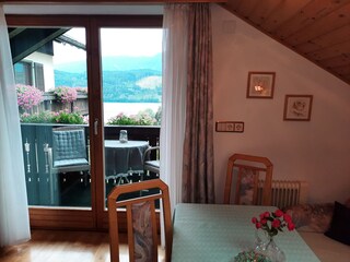 Balkon mit Aussicht zum See