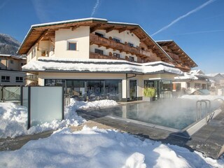 Post Außenpool Winter 1