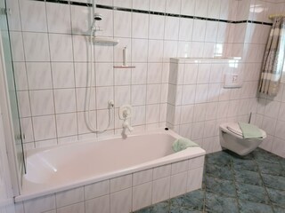 Zillertal-Aschau-Ferienwohnung-wanger-Badewanne