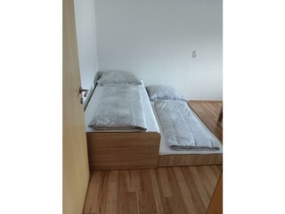 ausziehbares Kojenbett im Schlafzimmer