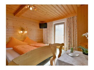 Gaestehaus_Monitzer_Kaltenbach_Zillertal_ Zimmer1