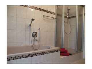 Dusche & Badewanne