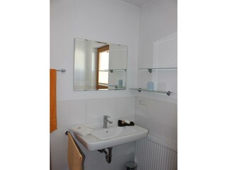 Ferienwohnung-Hollaus-Elisabeth-Stumm-Waschtisch