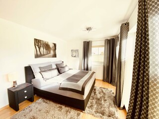 Apart Schiestl_Master Bedroom_02_(c)Sabrivity