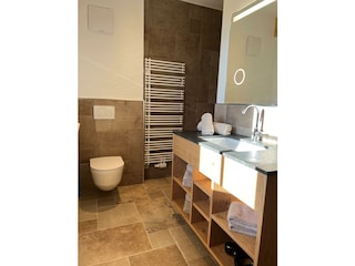 Zillertal-Landhaus Franz-Dachgeschoss-Badezimmer