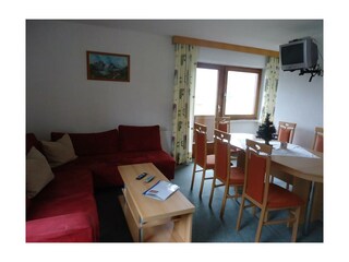 Wohnzimmer mt Esstisch