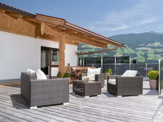 Zillertal_Chalet_Bergzeit_Terrasse im Sommer
