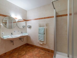 Seetals_Wohnwelt_Ferienwohnung_Rose_Badezimmer