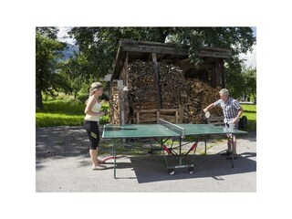 Tischtennis spielen am Hof