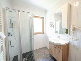 Badezimmer für Zimmer 2 der Wohnung Panorama