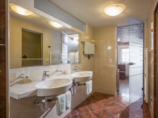 Familienhotel_Seetal_Ferienwohnung_Almrose_Badezim