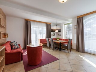 Seetals_Wohnwelt_Ferienwohnung_Loewenzahn_Wohnkuec