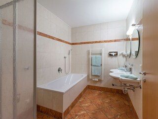 Seetals_Wohnwelt_Ferienwohnung_Loewenzahn_Badezimm