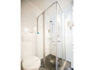 Badezimmer zu Zimmer 1 der Wohnung Rosengarten