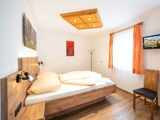 Schlafzimmer 4 der Wohnung Rosengarten