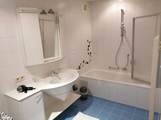 Sonnenhaus_Top_2_Badezimmer (2)