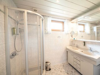 Badezimmer für Zimmer 1 der Wohnung Panorama