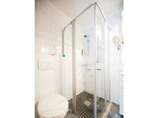 Badezimmer zu Zimmer 1 der Wohnung Rosengarten