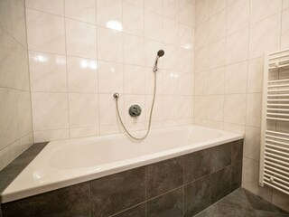 Badewanne der Wohnung Rosengarten