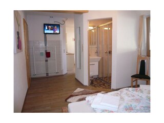 Schlafzimmer mit Bad Studio Abendsonne