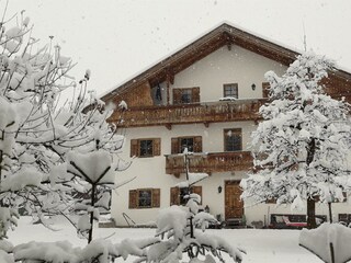 Bauernhaus-Gartner-Zillertal-Uderns-Haus-Winter