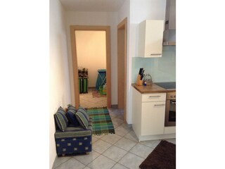 Ansicht Abstellraum, rechts Tür zum Badezimmer