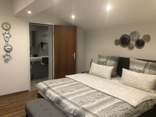 DZ/DU/WC/TV/Balkon/Boxspringbett