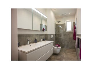 Bungalow_Millau_hnr_44_Schlitters_Badezimmer