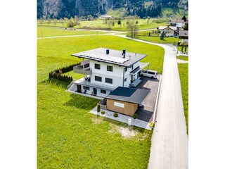 Hausansicht Sommer Drohne 2