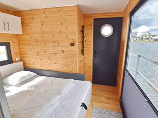 Schlafzimmer mit Doppelbett