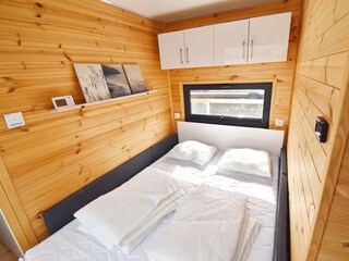 Schlafzimmer mit Doppelbett