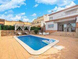 Premium-Ferienhaus mit privatem Pool - Vilanova i la Geltrú - image1