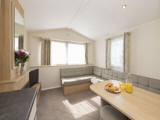Trailer Polperro Features 3