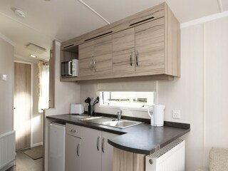 Trailer Polperro Features 12