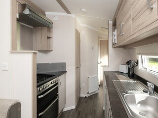 Trailer Polperro Features 14