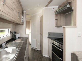 Trailer Polperro Features 6