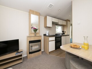 Trailer Polperro Features 7