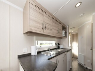 Trailer Polperro Features 8