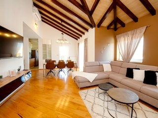 Villa Brodarica Features 12