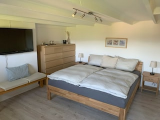 Schlafzimmer Unten Bett 1,80 x 2 m