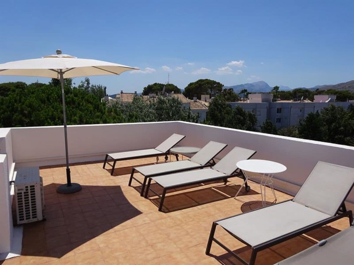 Private Dachterrasse mit Grillplatz und Sonnenliegen