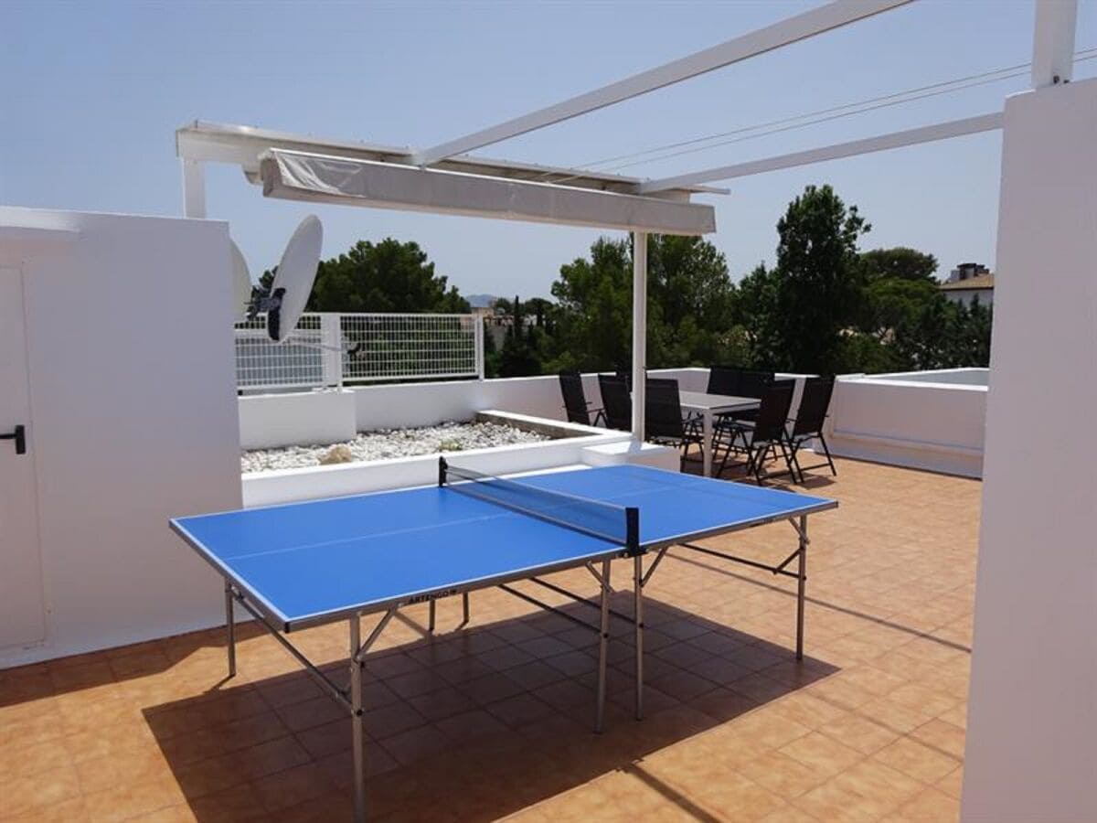 Private Dachterrasse mit Tischtennisplatte Ping Pong