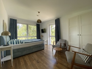 Schlafzimmer mit Boxspringbett