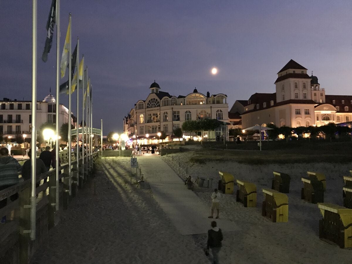 Strandschloss bei Nacht