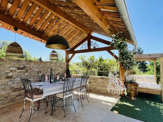 Villa Eyragues Outdoor Recording 12