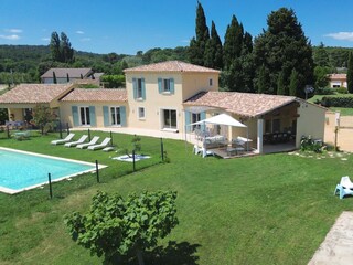 Villa Piolenc Outdoor Recording 2