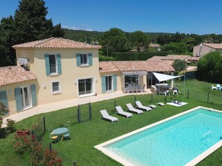 Villa Piolenc Outdoor Recording 3